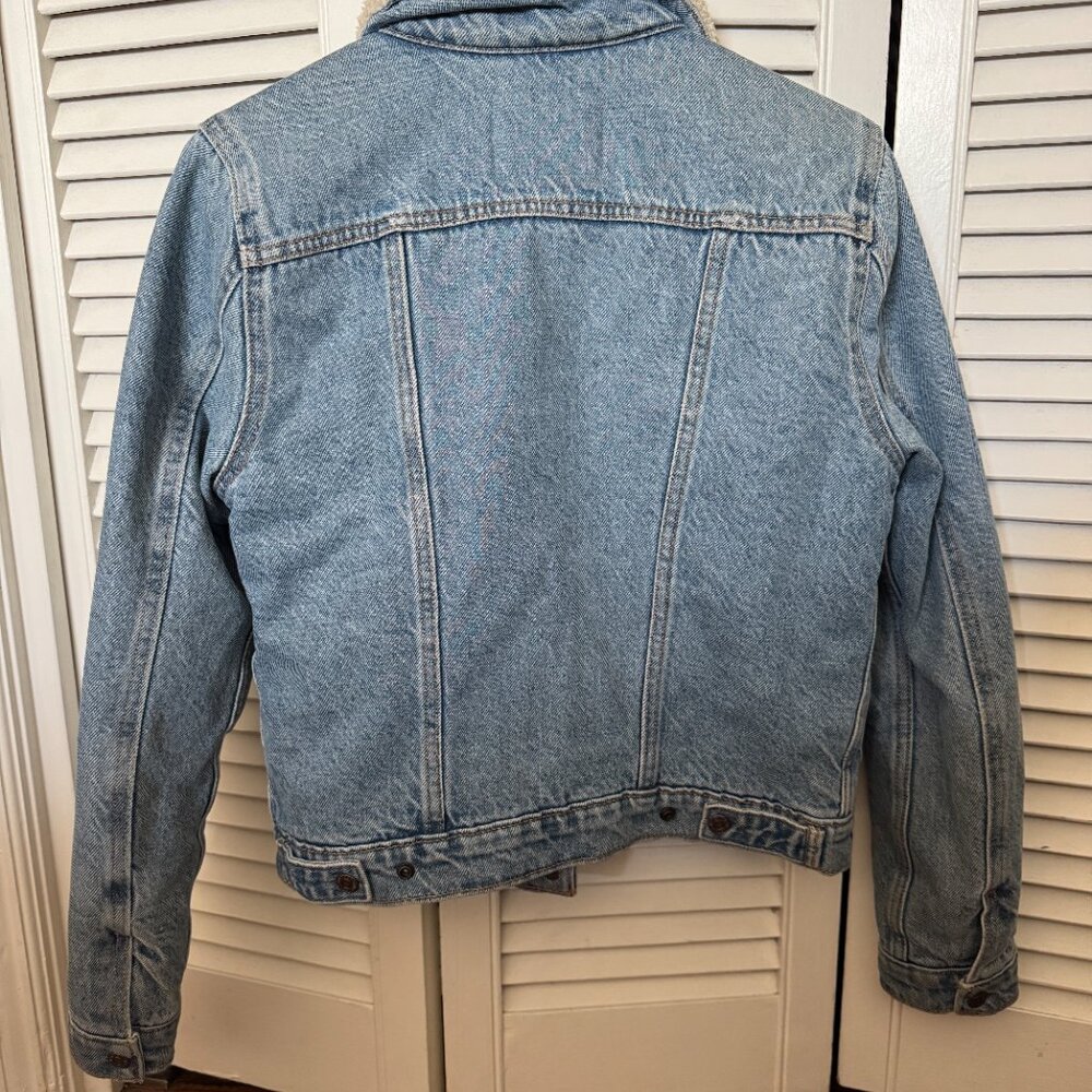 Women's Levi's Sherpa Lined Trucker Jacket - Picture 2 of 3